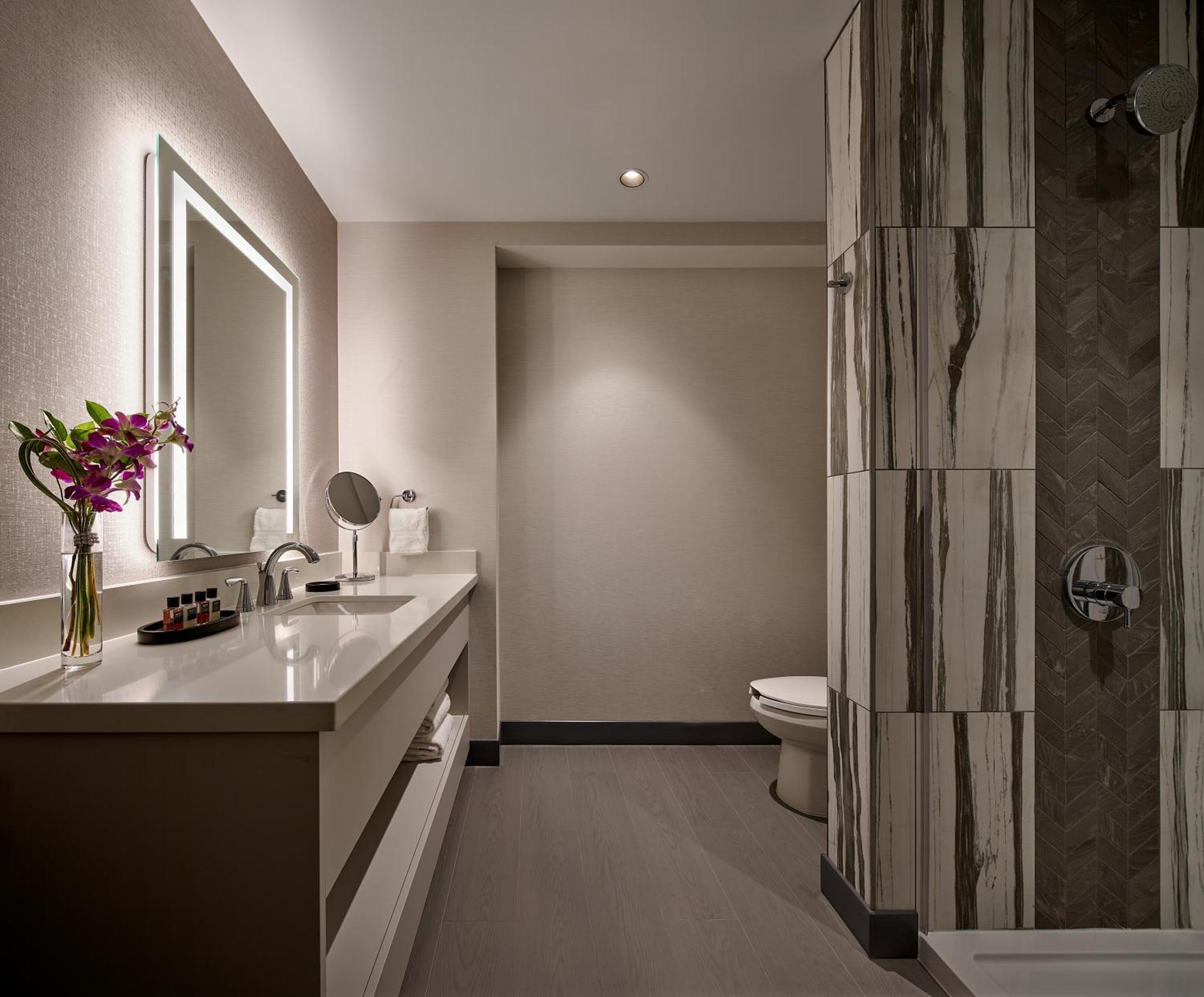King Corner Suite