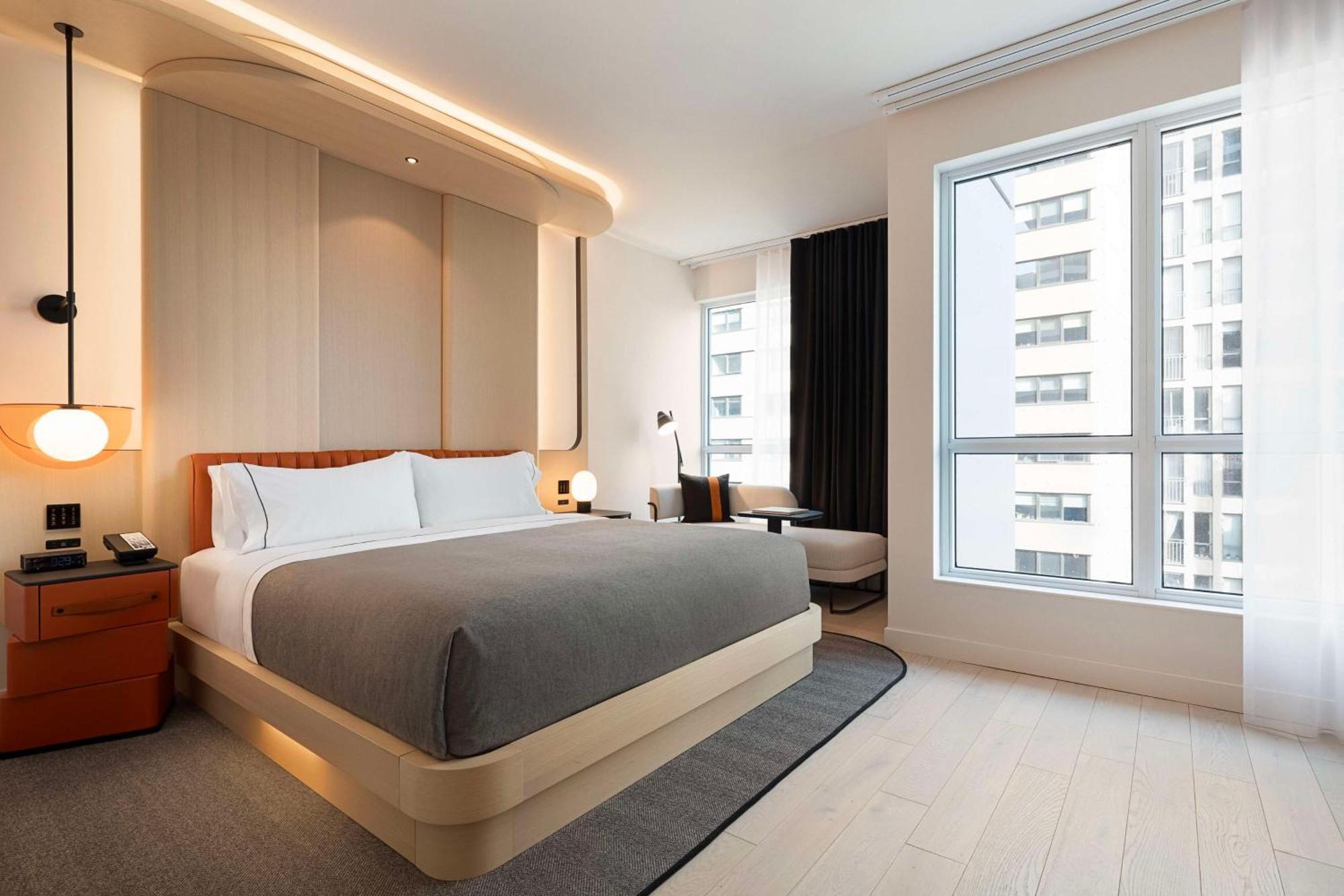 Chambre Lit King-Size avec Douche Accessible en Fauteuil Roulant - Adaptée aux Personnes à Mobilité Réduite/Malentendantes