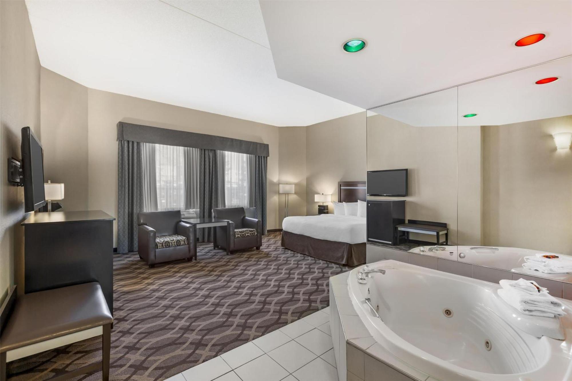 King Suite with Jetted Tub - Non-Smoking,1676733478:JPEG