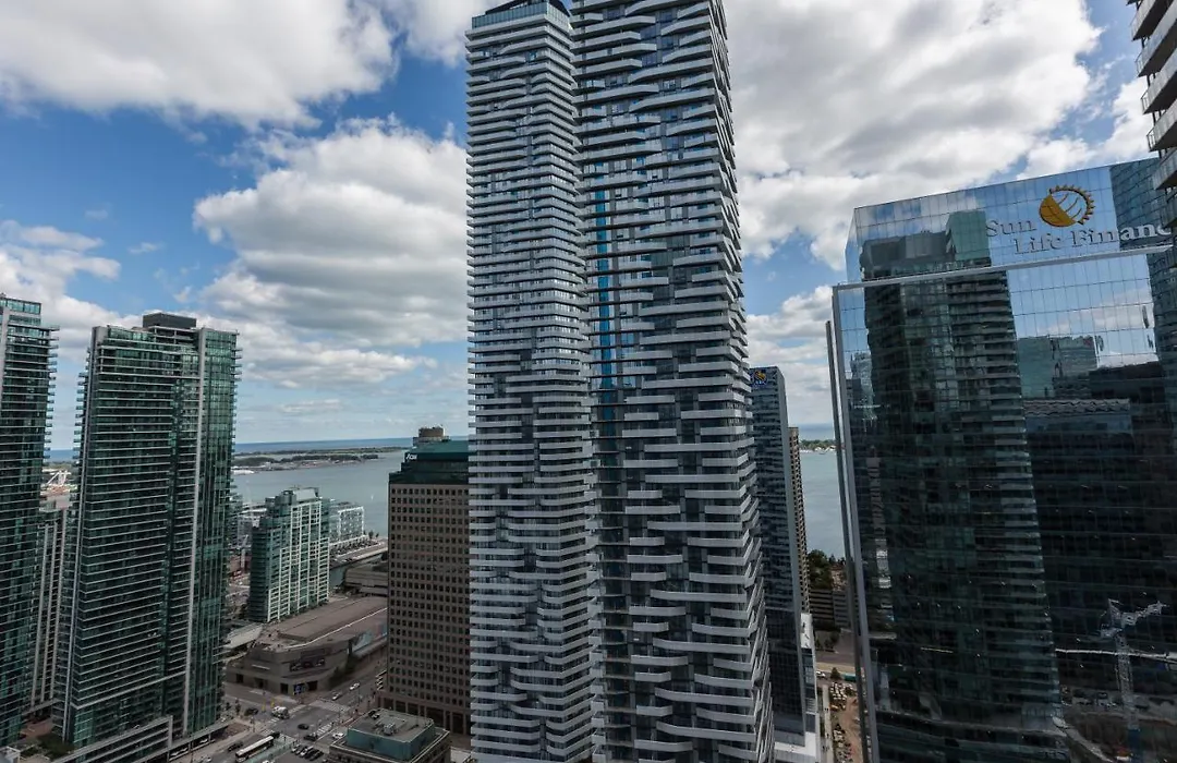 Applewood Suites - 3 Bdrm Ent. District-1