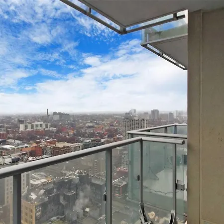 Boutique Suites In The Heart Of Entertainment District - City Skyline View & Balcony-3