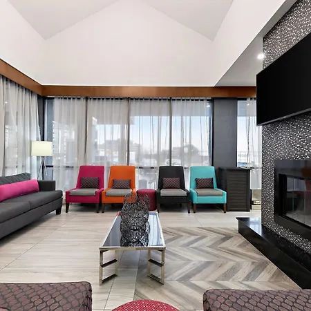 Best Western Plus Toronto North York Hotel & Suites-3